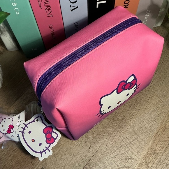 💗 Hello Kitty Pink Makeup Bag by The Crème Shop - Picture 5 of 7